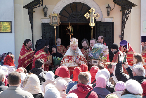 Братия, сотрудники и прихожане московского подворья Оптиной пустыни и Покровского храма поздравили с днем рождения настоятеля, архимандрита Мелхиседека (Артюхина)
