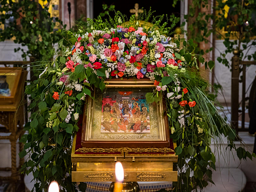  Праздничное всенощное бдение накануне дня Святой Троицы. Фотограф Николай Чекин