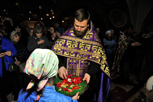  Великая Пятница. Утреня. Чин погребения Святой Плащаницы с Крестным ходом.