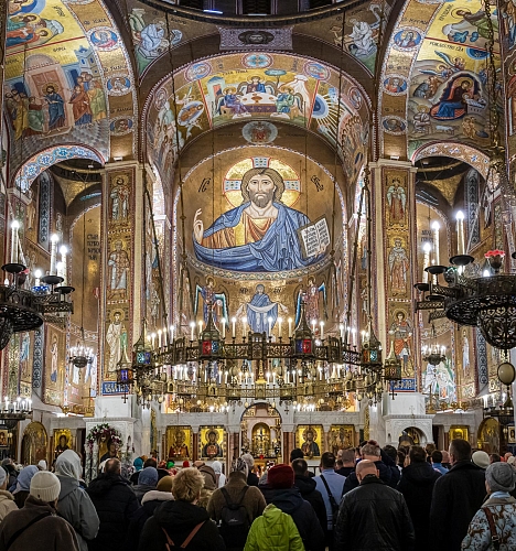 Всенощное бдение в канун праздника Собора Архистратига Михаила и прочих Небесных Сил бесплотных. Фотограф Николай Чекин