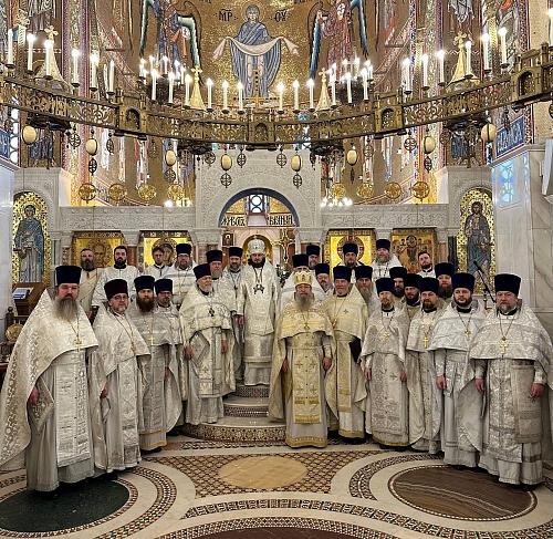 24 января 2026 года, в субботу по Богоявлении, день памяти прп. Феодосия Великого в храме Покрова Пресвятой Богородицы в Ясенево состоялась соборное богослужение духовенства Юго-Западного викариатства. 