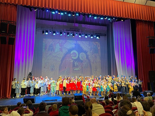 24 января состоялся традиционный рождественский праздник «Слаще меда доброе дела».