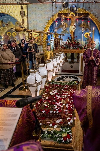 Утреня Великой Субботы с чином погребения Святой Плащаницы. Фотограф Николай Чекин