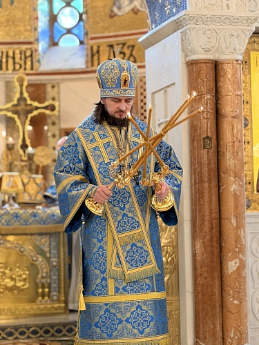 Епископ Раменский Алексий возглавил служение Божественной Литургии в храме Покрова Пресвятой Богородицы в Ясенево