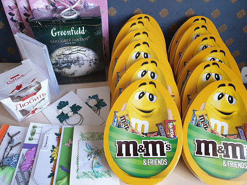 Социальная служба храма Покрова Пресвятой Богородицы в Ясеневе поздравила нуждающиеся семьи со светлым праздником Воскресения Христова!