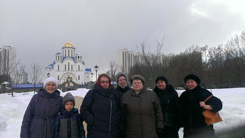 Экскурсия прихожан храма Живоначальной Троицы на Пятницком кладбище  в храм Покрова Пресвятой Богородицы в Ясенево