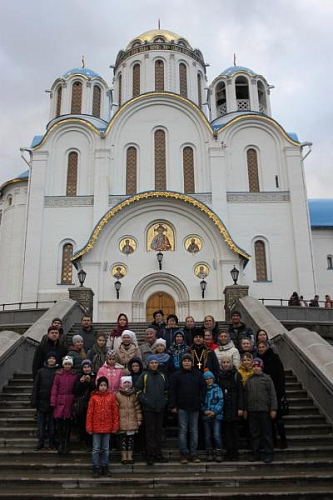 Воспитанники Воскресной школы Спасо-Гробовского храма посетили Покровский храм в Ясенево