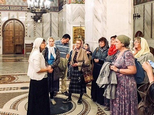 Прихожане приписного храма-часовни «Утоли моя печали» совершили паломничество к храму Покрова Пресвятой Богородицы в Ясеневе