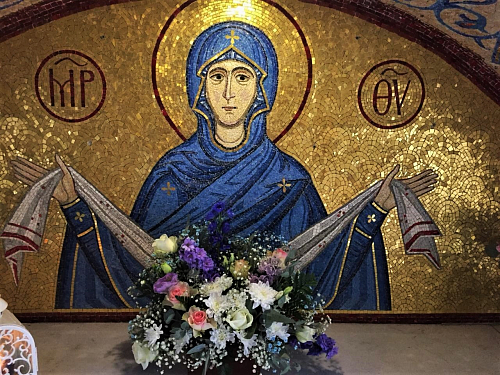 13 октября, на кануне праздника Покрова Пресвятой Богородицы, в Воскресной школе прошел блок занятий посвященный творческому воспитанию детей. 