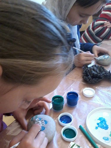 Рисунки  на камнях. Уроки творчества в Воскресной школе Покровского храма.