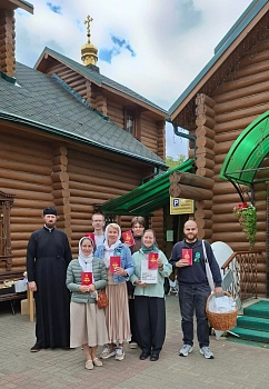 Уличная миссия в день Преображения Господня.   Делимся впечатлением: •чередование принятия и отрицания: незапланированное общение о сути нашей веры всеми встречается по-разному;   •многократное пение тропаря Преображения Господня являлось подзарядкой для 