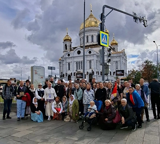 Клирики и прихожане храма Всех преподобных отцев Киево-Печерских принял участие в Общемосковском крестном ходе