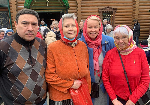 Социальная служба подготовила пасхальные подарки  и поздравила возрастных прихожан храма Всех Преподобных отцев Киево-Печерских. Фотоальбом.