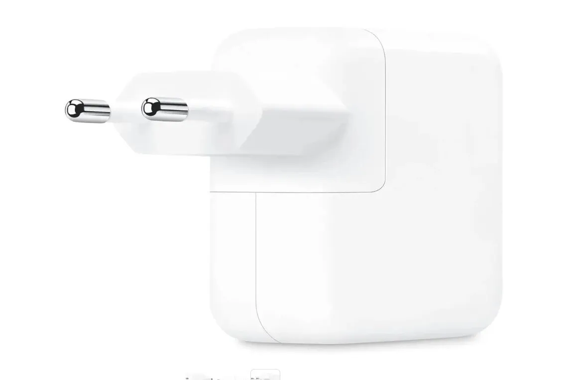 Адаптер Apple A2676 MW2K3ZM/A USB-C 35W 2xUSB от бытовой электросети