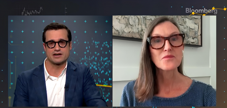 ARK Invest не делает ставку на мемкоины, потому что они обесценятся — Кэти Вуд