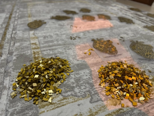 Продаются картины для заучивания и прочтения Къурана.