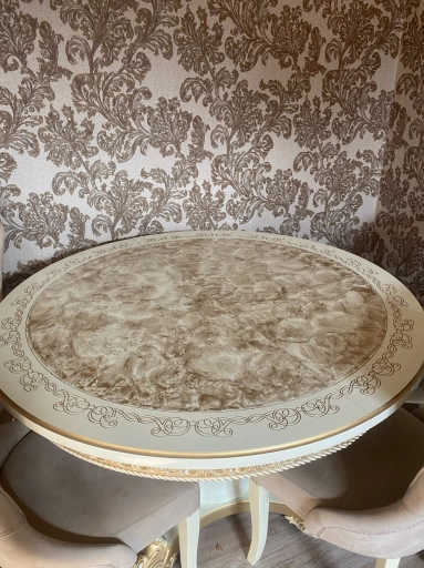 Стол и стулья