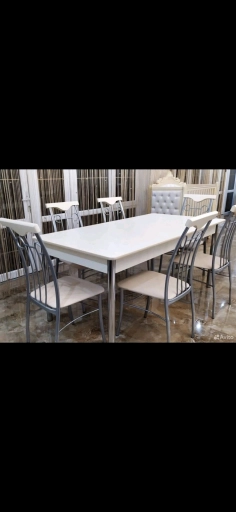 Столы и стулья