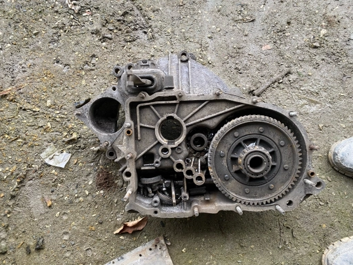 Корпус  кпп 2 болт 3болт