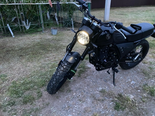 Racer triumph 300