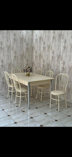 Столы и стулья