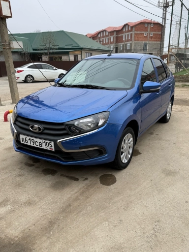 LADA Granta, 18, 318000км
