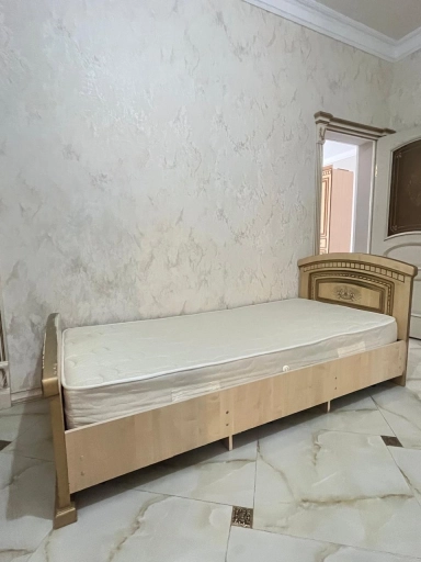 Шифоньер и кровать