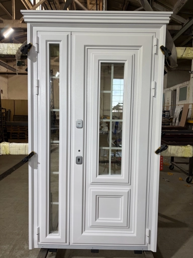 Входные фабричные двери