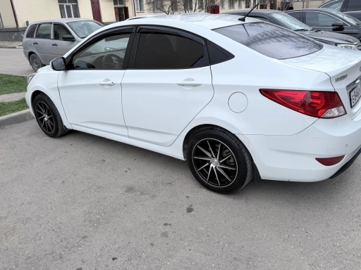 Hyundai Solaris, 2012, 200км