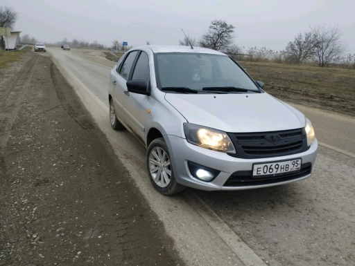 ВАЗ Granta, 2015, 240 000км