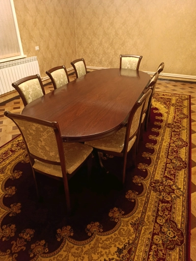 Стулья и стол