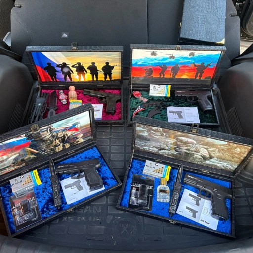 Подарочные набор с шумовыми пистолетами