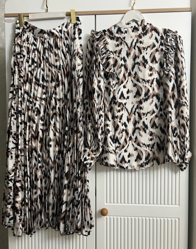 Костюм (блузка и юбка)