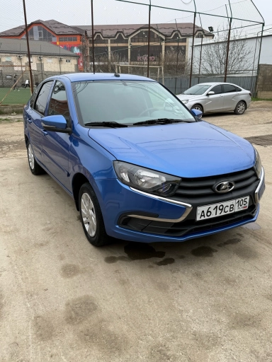 LADA Granta, 18, 318000км