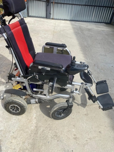 Инвалидная коляска с электроприводом