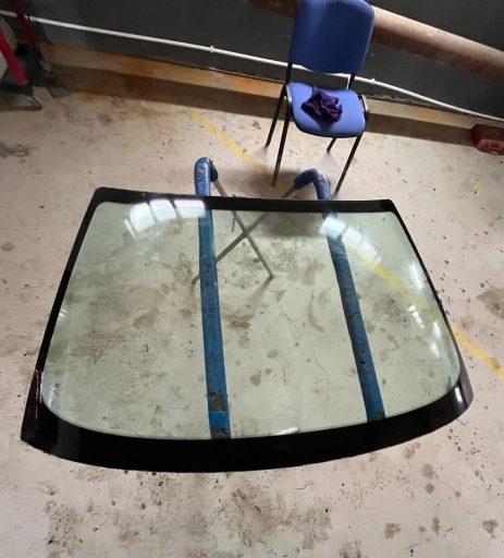 Лобовое стекло на приору б/у