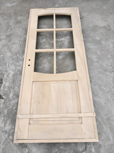 Деревянная двери