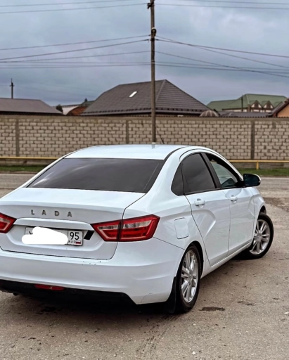 ВАЗ Vesta, 2020, 100000км