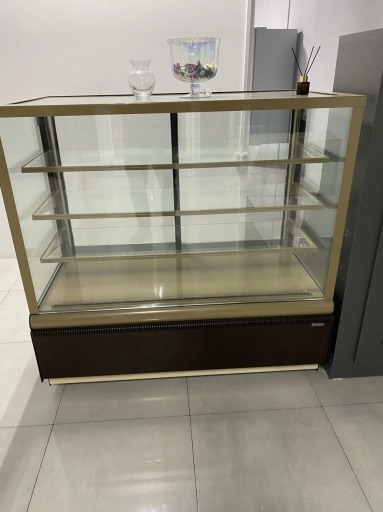 Витринный холодильник