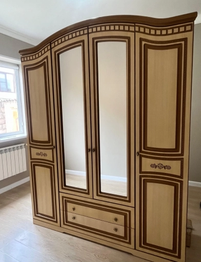 Шифоньер и кровать