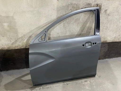 Передняя левая дверь на весту