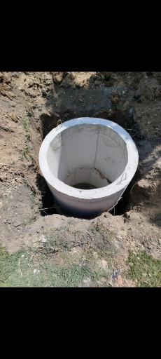 Копаем ямы в ручную для канализации