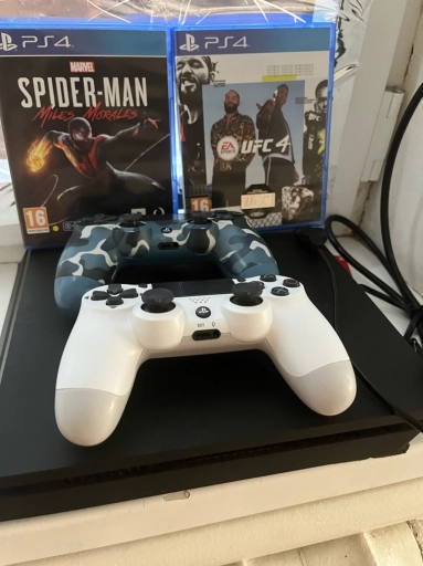 Плайстейшен 4 Слим 500 гб