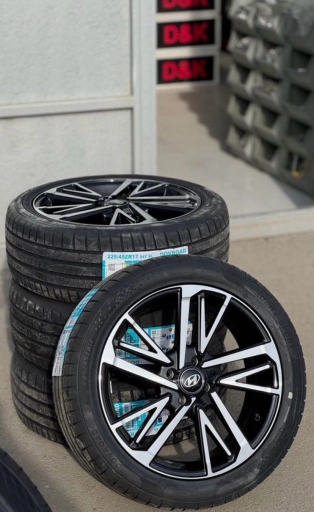 Литый Комплект v80 r17 на Solaris kia Vesta