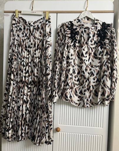 Костюм (блузка и юбка)