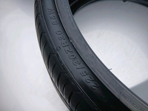 225 30 R20