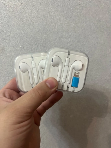 Наушники Apple