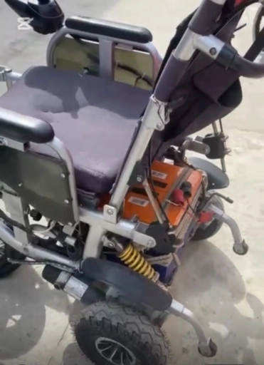 Инвалидная коляска с электроприводом