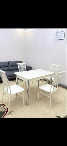 Столы и стулья