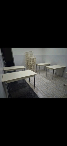 Столы и стулья